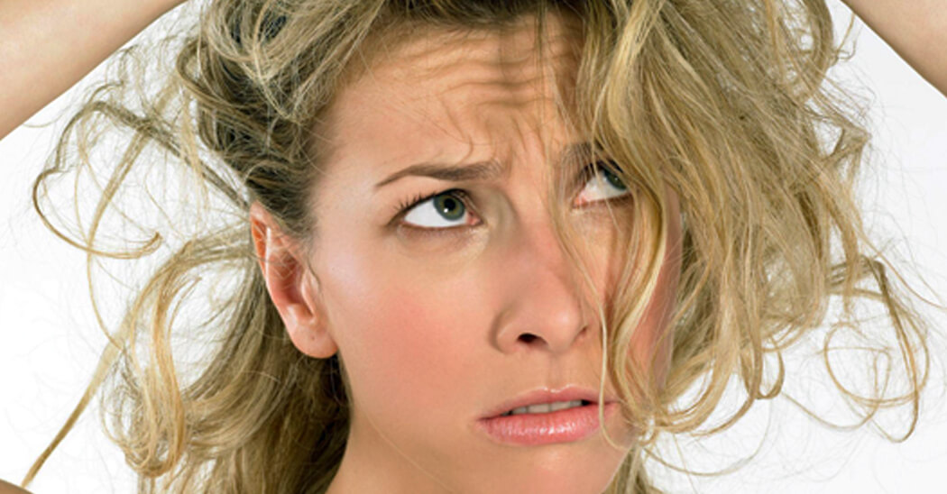 Capelli secchi: cause e soluzioni